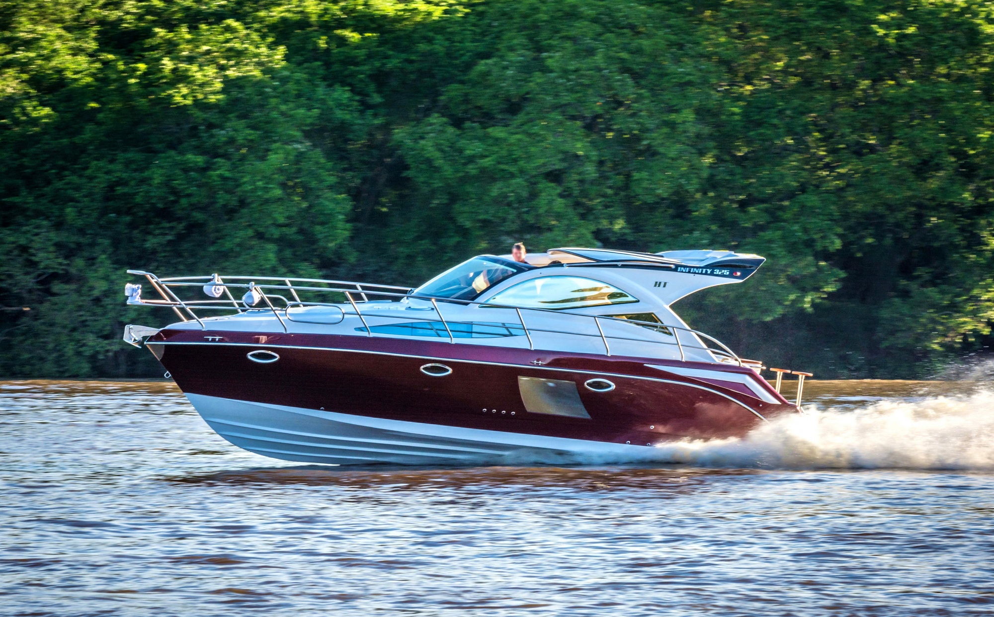 Infinity 325HT